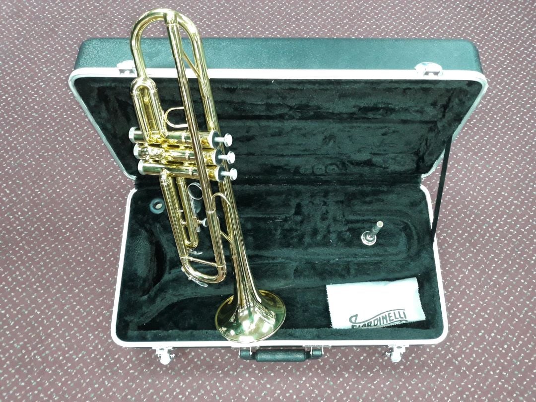 Used Bundy III Bb Brass Trumpet - With Hard Shell Case and Blessing 7C Mouthpiece 3