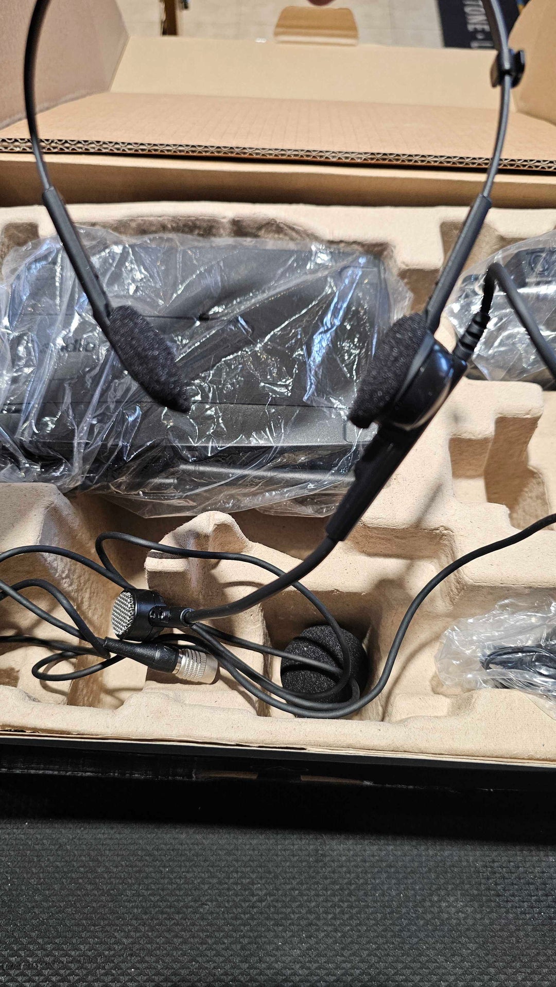 Audio-Technica ATW-1101/H Wireless Headworn Microphone System (B-Stock)