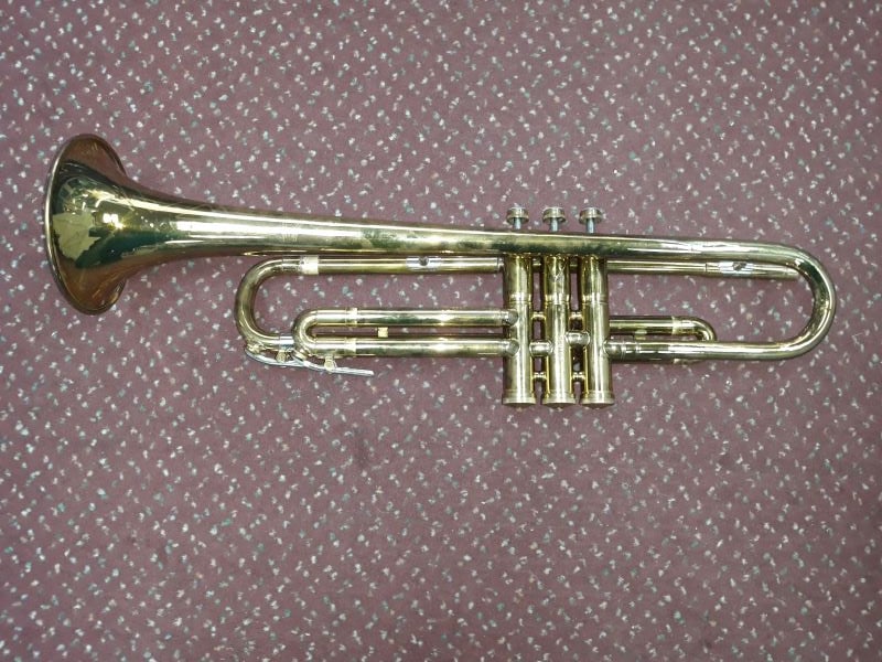 Used Holton Collegiate Bb Trumpet - With Original Case and Mouthpiece 3