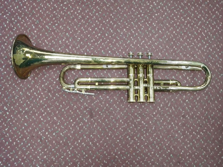 Used Holton Collegiate Bb Trumpet - With Original Case and Mouthpiece 3