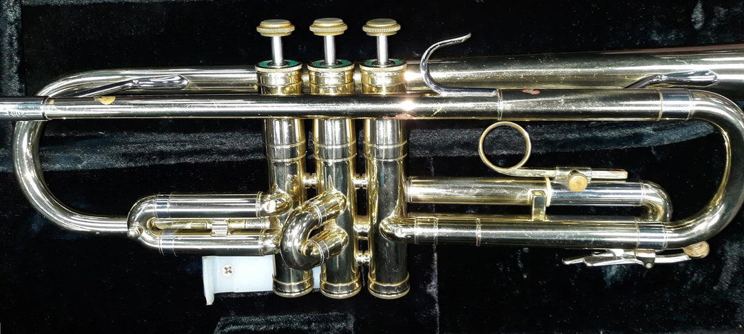Used Holton T-602 \"Collegiate\" Bb Trumpet - With Case and Mouthpiece 2
