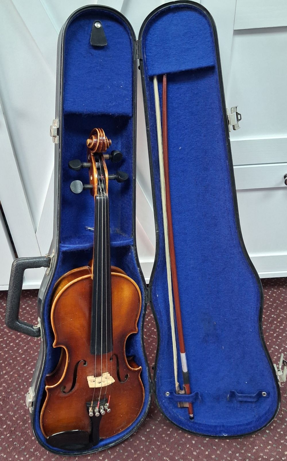 Used E.R. Pfretzschner Model PA241 3/4 Violin - With Case and Bow