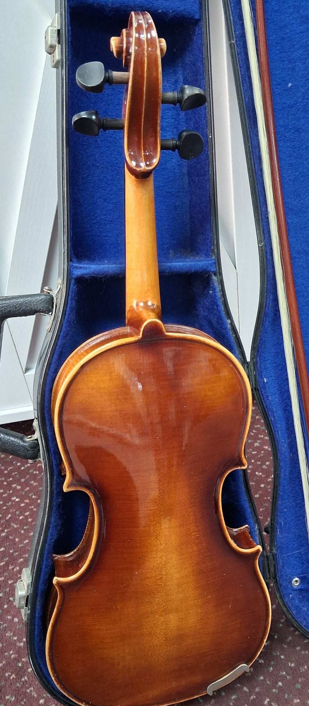 Used E.R. Pfretzschner Model PA241 3/4 Violin - With Case and Bow 2