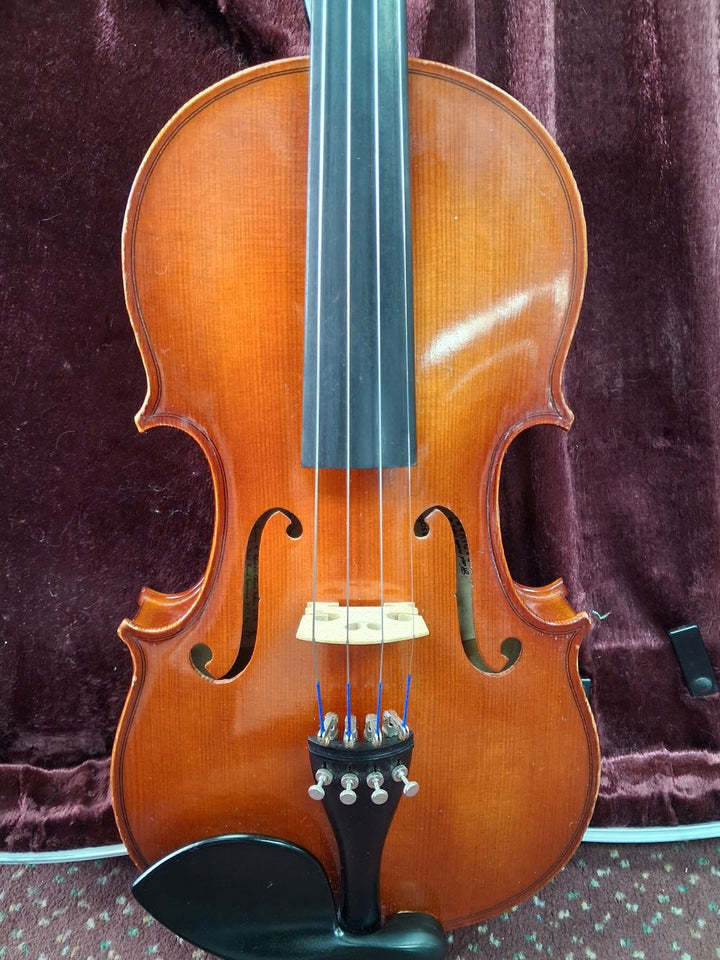 Used  E.R. Pfretzschner Model R301E4 Full Size Violin - With Case and Bow 4