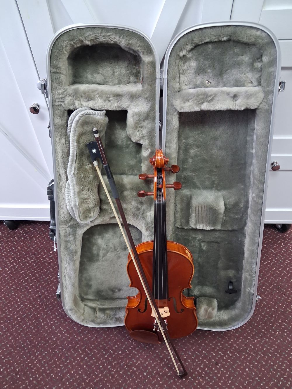 Used Yamaha AV5-34SKM 3/4 Violin - With Hard-shell Case and Bow 4